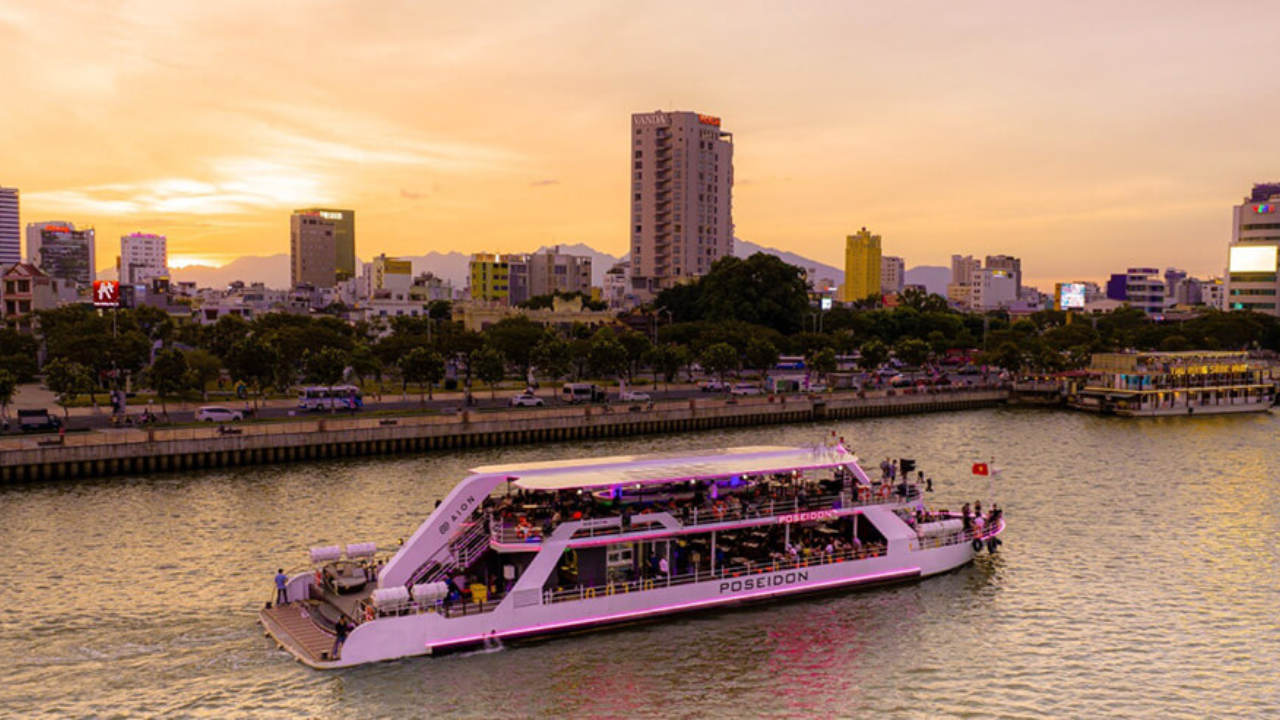 Poseidon Dining Cruise Experience in Da Nang