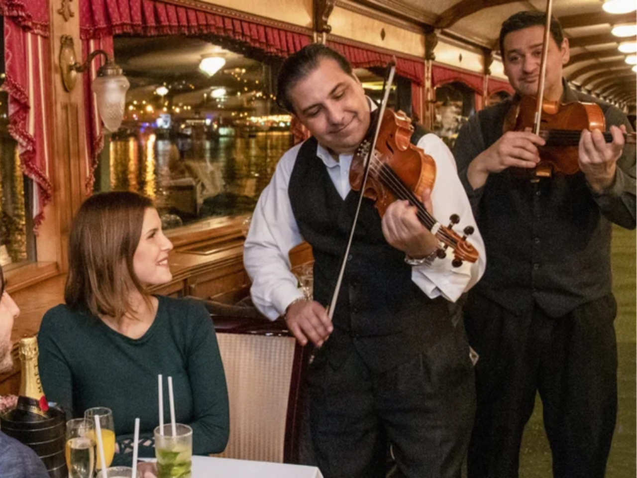 Budapest Dinner Cruise Tour with Live Music and Folk Dance Show 3
