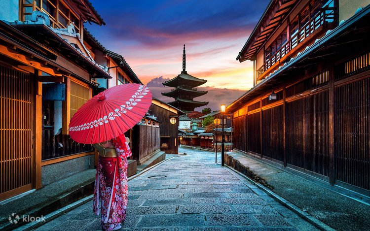 Kyoto Gion Night Guided Walking Tour (3 Hours) 2