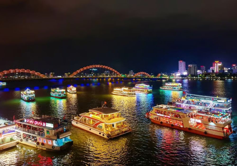 Explore Han River by Night by 7STARS Cruise Da Nang 2