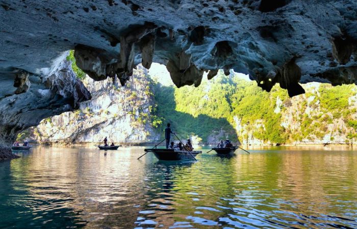 Hercules Premium Day Cruise: Ha Long Bay with Sung Sot & Ti Top 4