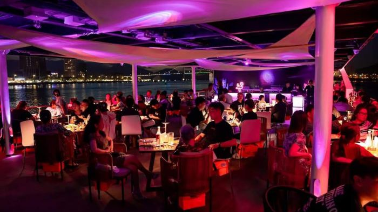 Poseidon Dining Cruise Experience in Da Nang 2