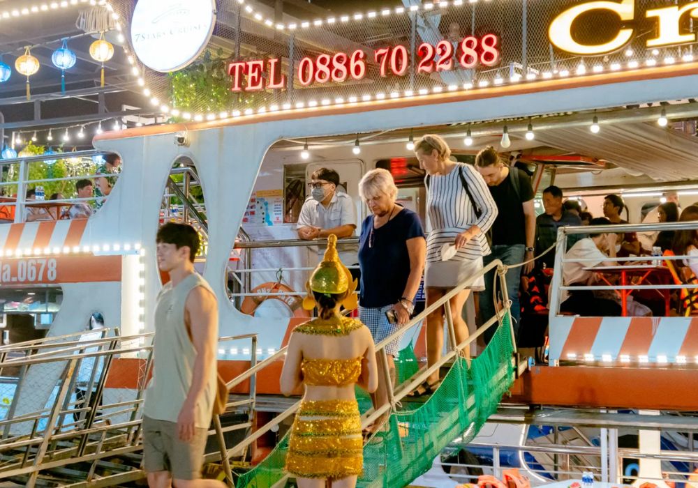 Explore Han River by Night by 7STARS Cruise Da Nang
