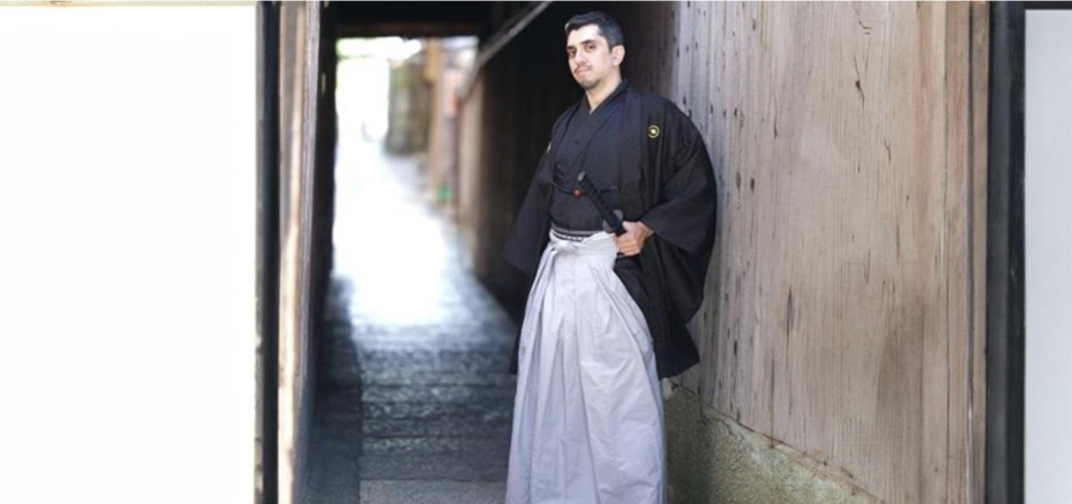 Samurai experience in Kyoto. Feel like a samurai in authentic costume. Available in English and Chinese. 10 minutes' walk from Kiyomizu-dera Temple.