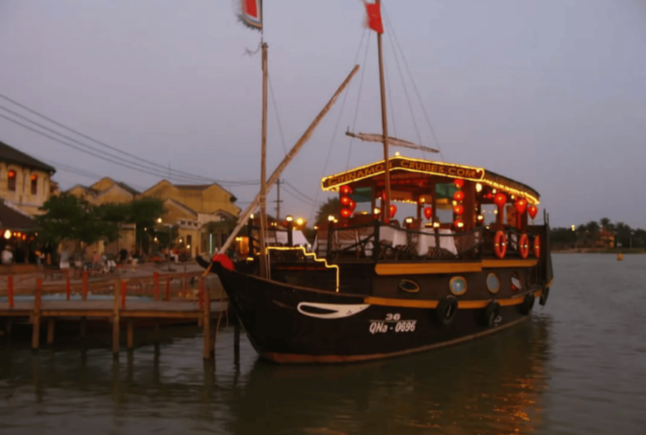 會安浪漫日落晚餐遊船