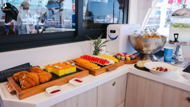 Discovery the Magnificent Son Tra Peninsula by Aphrodite S16 Yacht 2