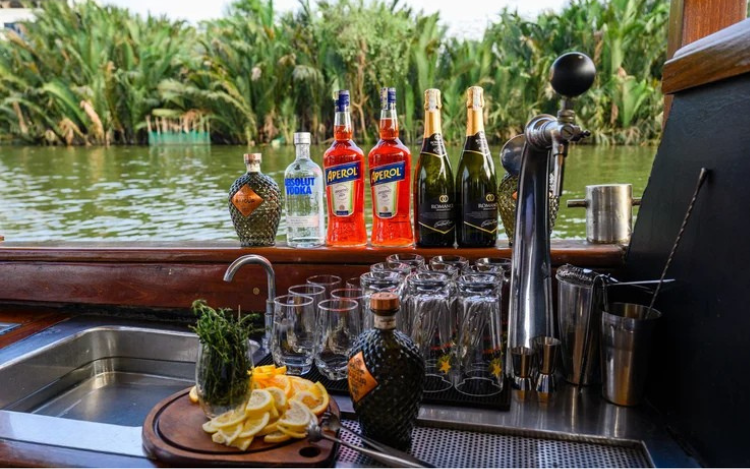 Saigon River Boutique Sightseeing Cruise 4