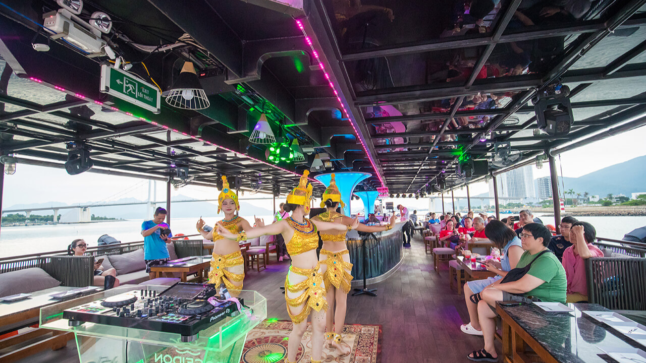Poseidon Dining Cruise Experience in Da Nang 5