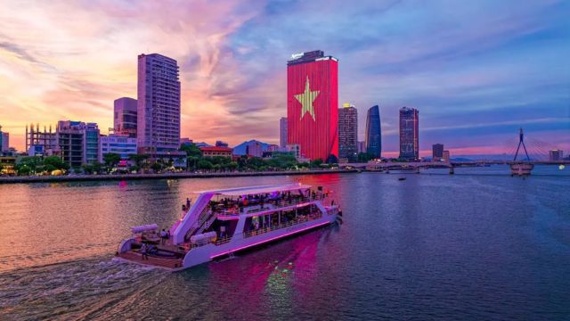 Poseidon Dining Cruise Experience in Da Nang