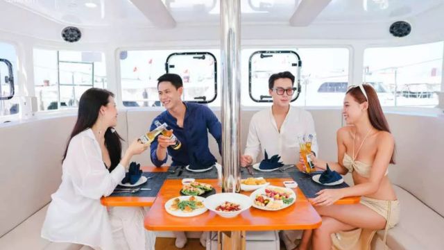 Discovery the Magnificent Son Tra Peninsula by Aphrodite S16 Yacht 4