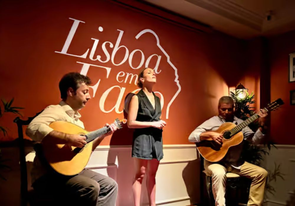 Fado show at Lisboa in Fado with port wine 3