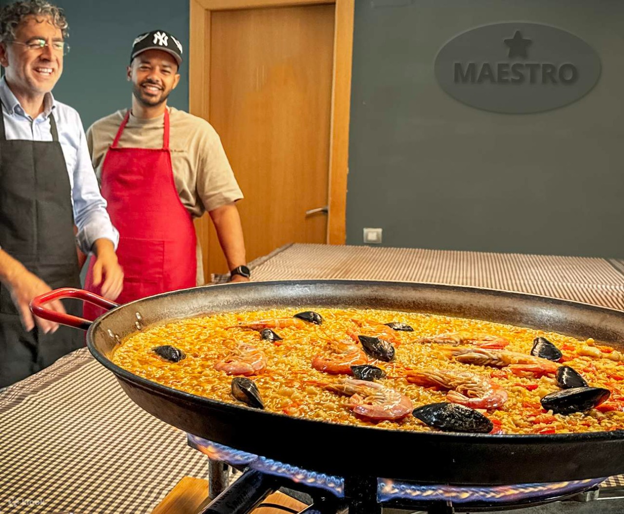 Barcelona: Seafood Paella Maestro with Tapas & Sangria 4