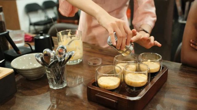From Farm to Cup: Hanoi Café Workshopwith Free Transfer & Unlimited Wine | Only Chinese 5