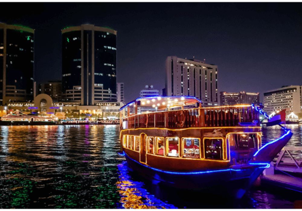 Dhow Dinner Cruise at Dubai Creek 2