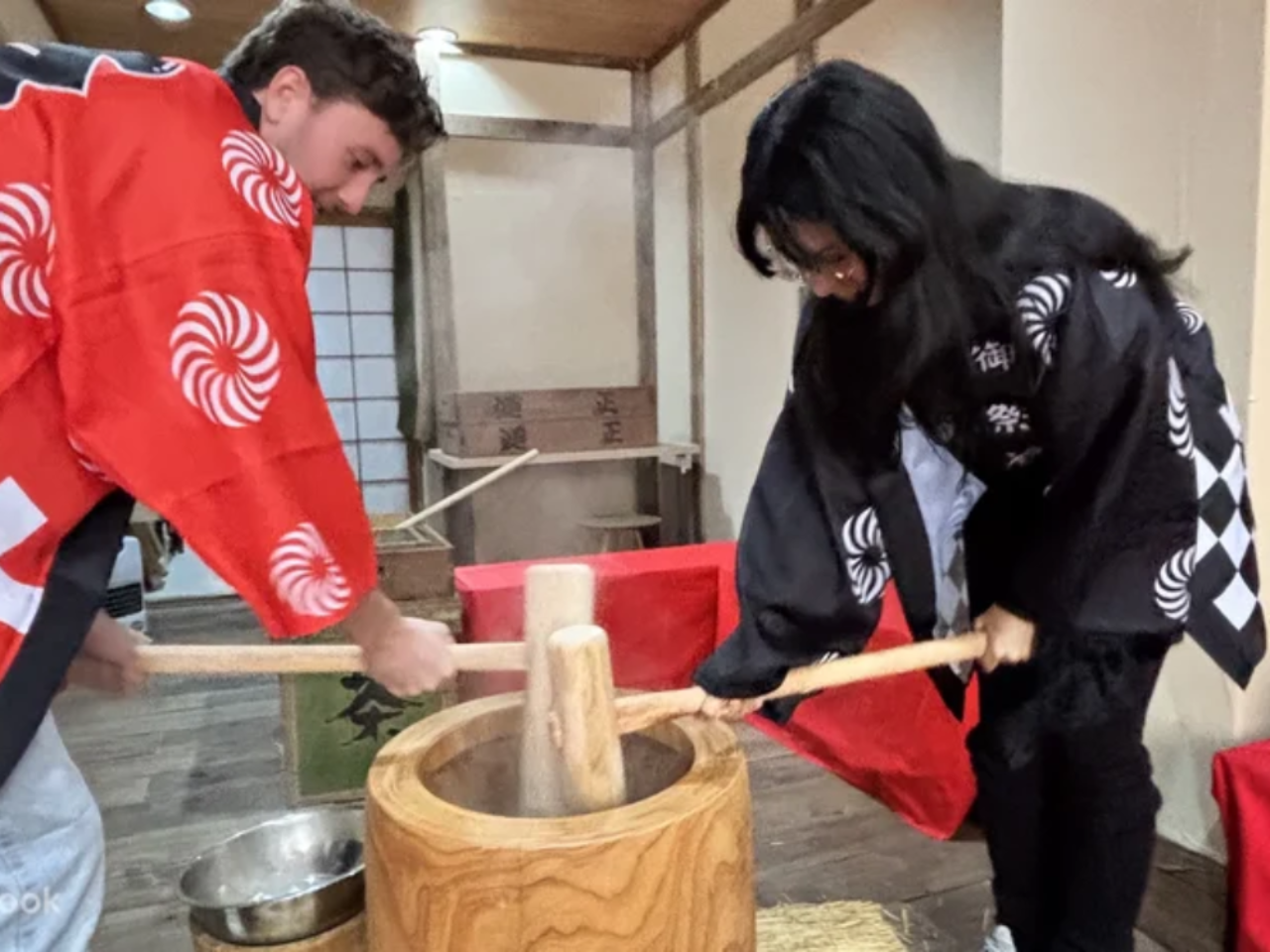 Traditional Mochi Pounding Experience with Tasting 3