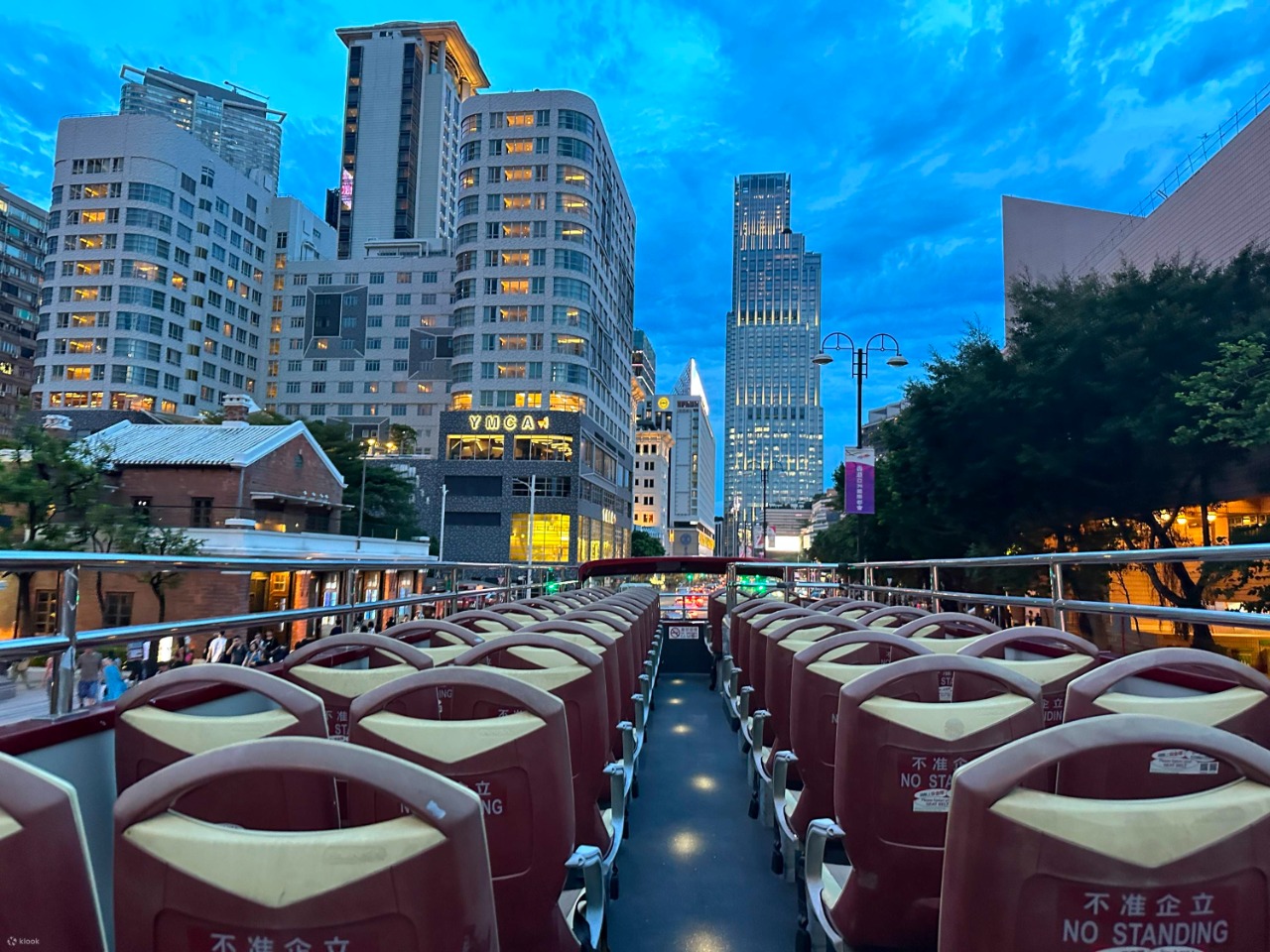 Hong Kong Open Top Sightseeing Bus Tour | Temple St 4