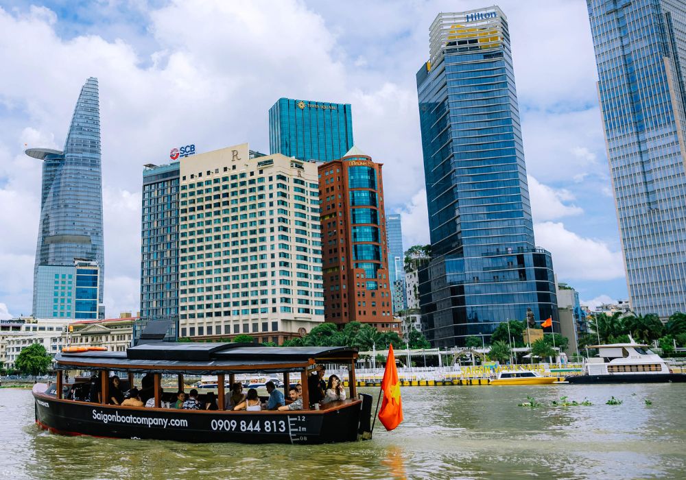 Saigon Evening Tour with Waterbus & Dinner Cruise