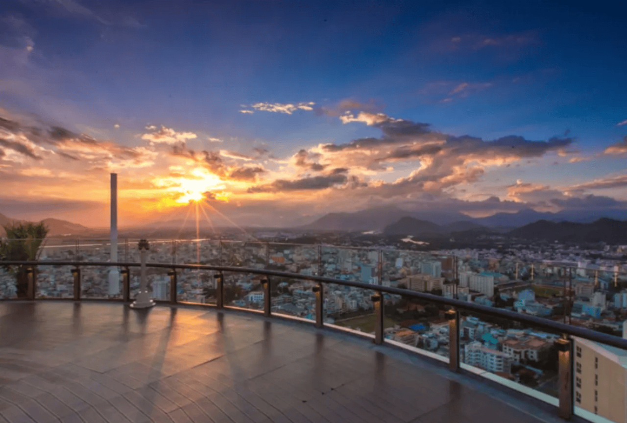 芽庄 Skylight 360 空中观景台与顶楼海滩俱乐部 4