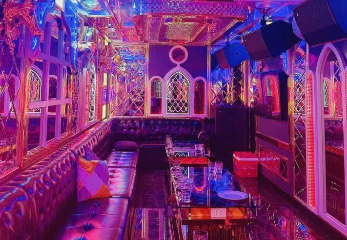 LUXURY RESTAURANT (21 KTV) 5