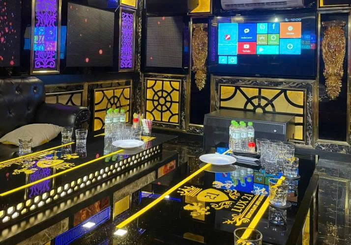 LUXURY RESTAURANT (21 KTV) 4