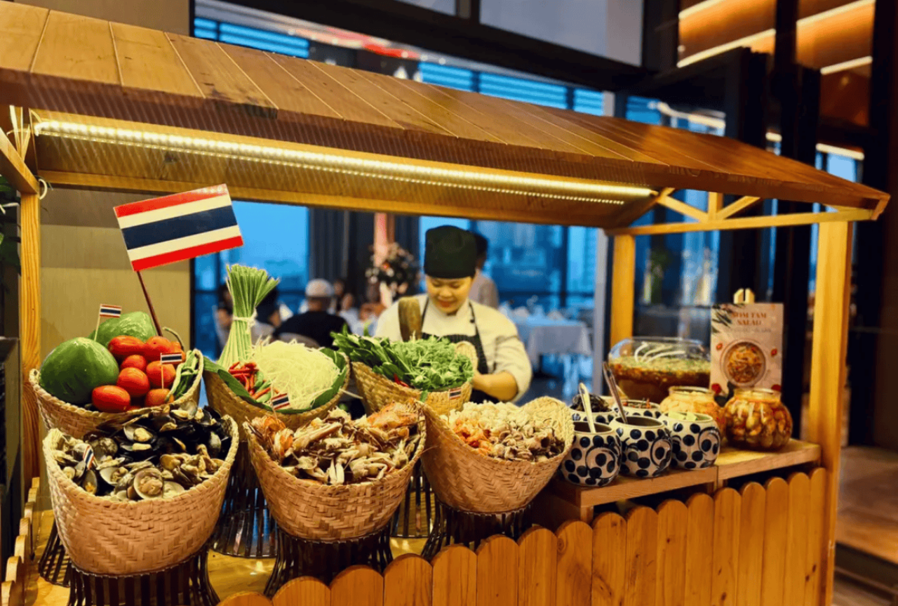 Seafood and BBQ Dinner Buffet At Novotel Premier Danang Han River 3
