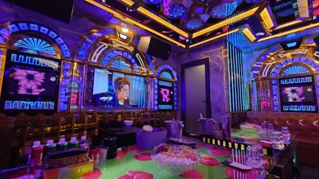 TULIP RESTAURANT (57 KTV) 2