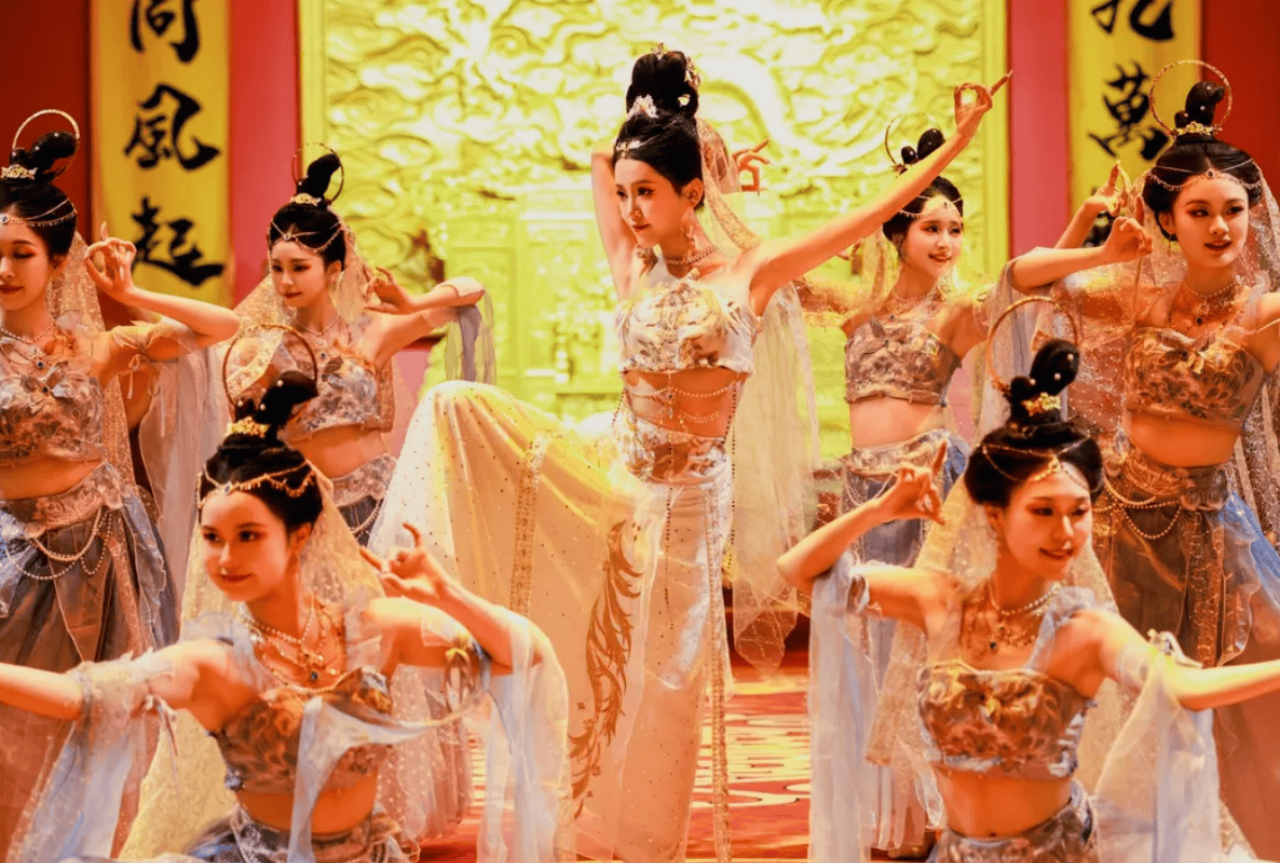 Qingyu Feast Royal Dining + Yongle Market Experience